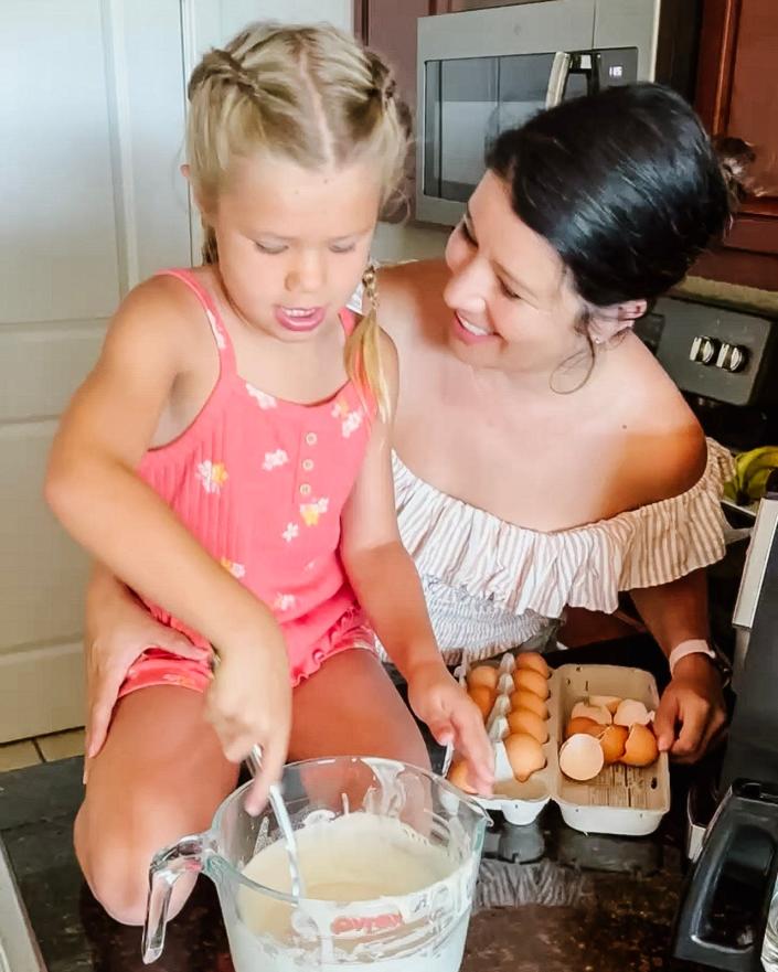 diana blinkhorn cooking with her daughter