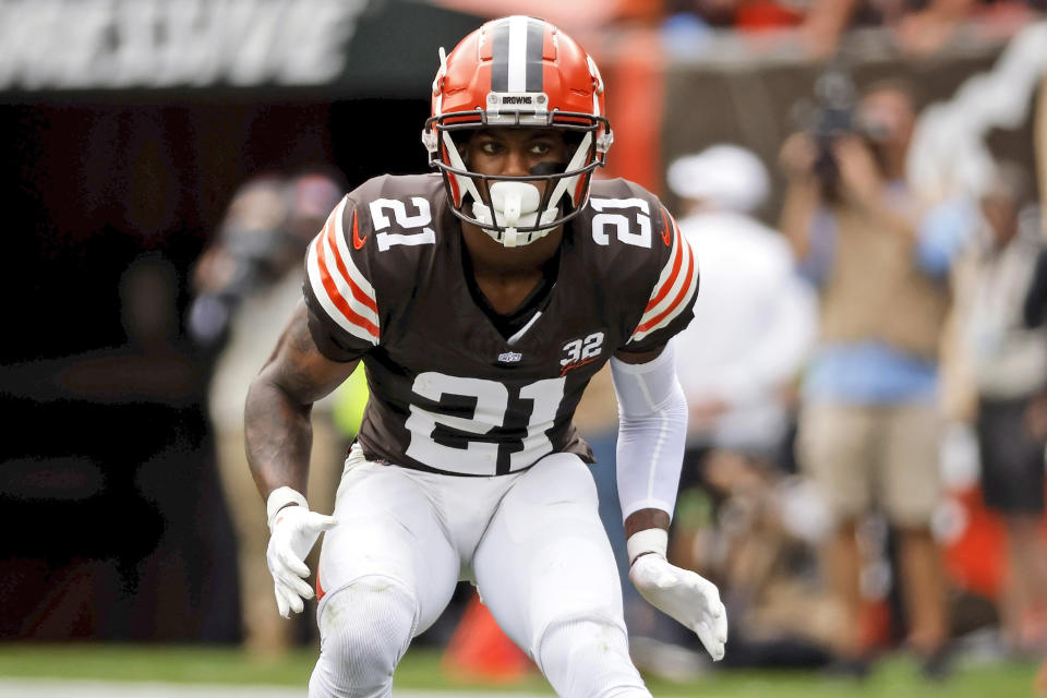 FILE - Cleveland Browns cornerback Denzel Ward (21) drops back in coverage during an NFL football game against the Tennessee Titans, Sunday, Sep. 24, 2023, in Cleveland. Ward injured his knee in practice on Thursday, Jan. 11, 2024, and is questionable for Cleveland's wild-card game on Saturday against the Houston Texans. (AP Photo/Kirk Irwin, File)