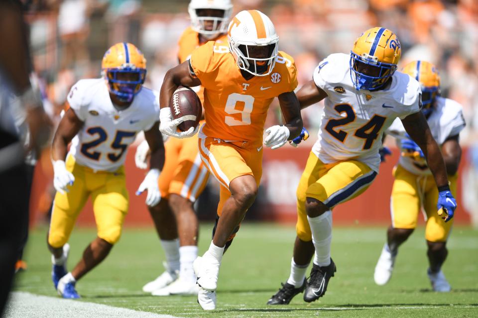 Tennessee wide receiver Jimmy Calloway (9) runs the ball down the sideline for a touchdown during a game against Pittsburgh at Neyland Stadium in Knoxville, Tenn. on Saturday, Sept. 11, 2021.