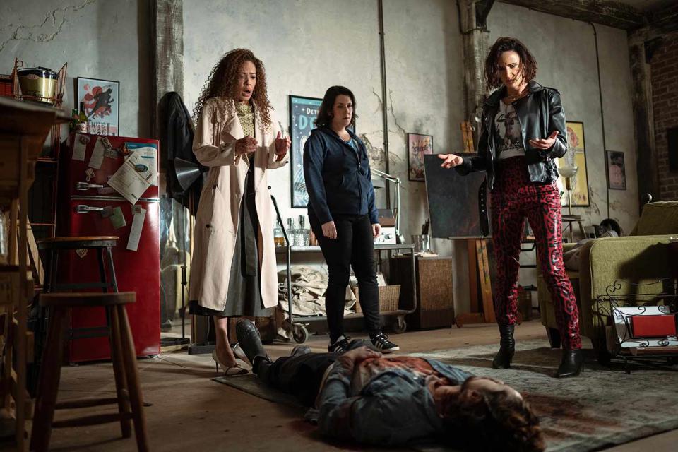 (L-R): Tawny Cypress as Taissa, Melanie Lynskey as Shauna and Juliette Lewis as Natalie in YELLOWJACKETS, “Doomcoming”.