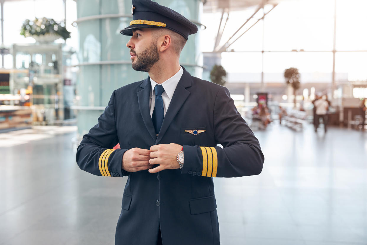 Pilote de la British Airlines, capitaine de bateau, vendeur ou policier : l'homme a multiplié les fausses identités pendant des années. (Photo d'illustration : Getty Images) 