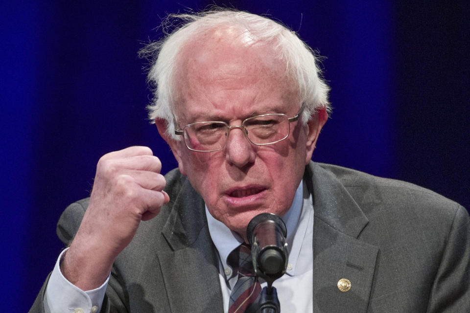 En esta imagen de archivo del 27 de noviembre de 2018, el senador independiente Bernie Sanders habla sobre su nuevo libro "Where We Go From Here: Two Years in the Resistance'" en la Universidad George Washington, en Washington. (AP Foto/Alex Brandon, archivo)