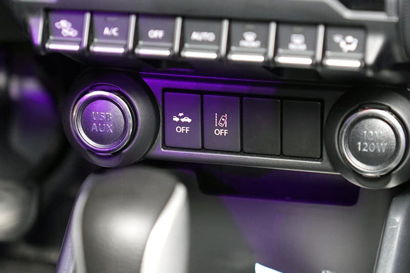 小改Ignis也增配DCBS煞車輔助系統、LDWS車道偏移警示系統與Weaving alert駕駛疲勞警示等主動安全配備。