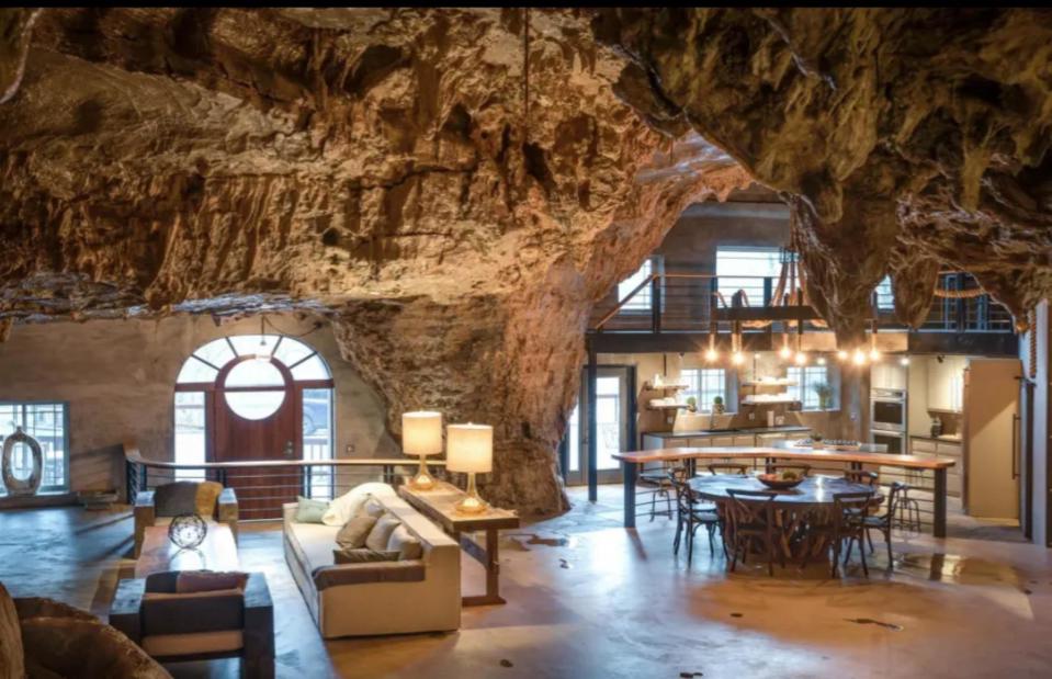 <p>Beckham Creek Cave Lodge</p>