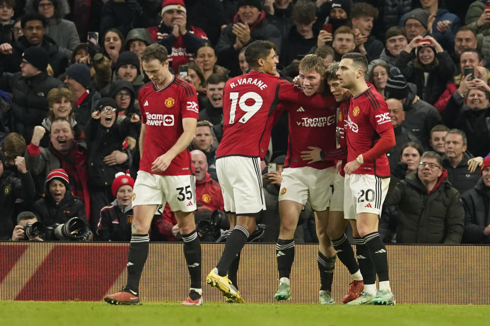 Manchester United's Rasmus Hojlund, centre right, celebrates after scoring his side's third goal during the English Premier League soccer match between Manchester United and Aston Villa at the Old Trafford stadium in Manchester, England, Tuesday, Dec. 26, 2023. (AP Photo/Dave Thompson)