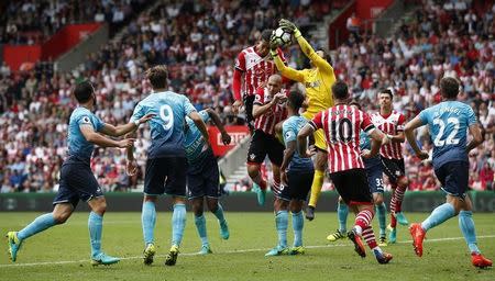 Britain Football Soccer - Southampton v Swansea City - Premier League - St Mary's Stadium - 18/9/16 Swansea City's Lukasz Fabianski gathers the ball Reuters / Peter Nicholls/ Livepic