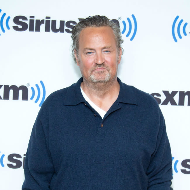 Las memorias de Matthew Perry han ayudado a la gente credit:Bang Showbiz