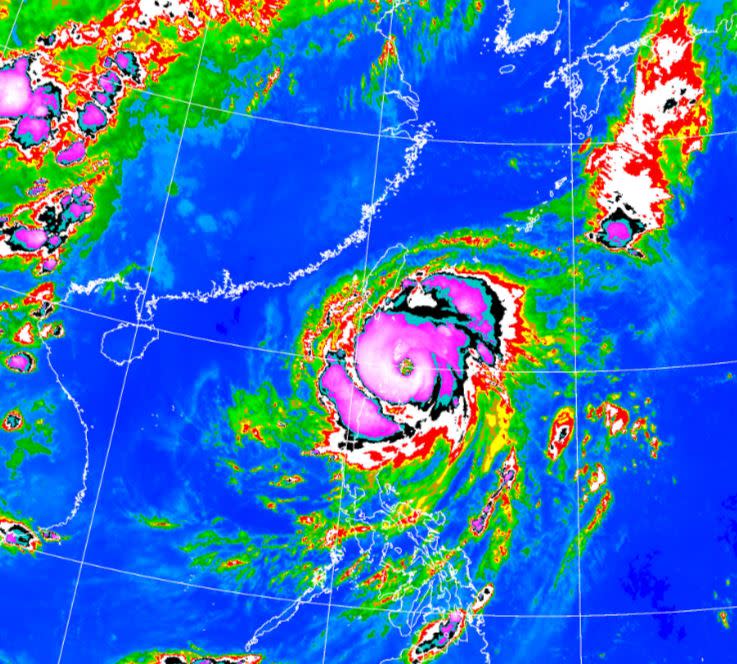 中颱「山陀兒」暴風圈持續擴大增強。（圖／中央氣象署）