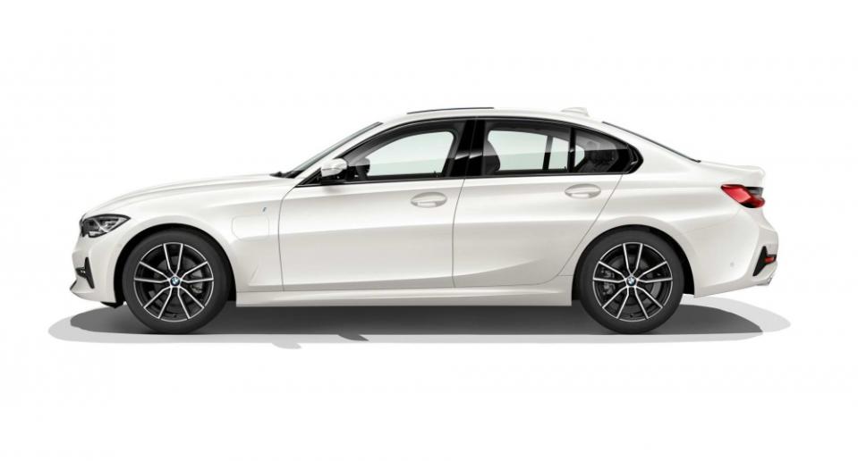 新一代BMW 330e搭載最新BMW eDrive技術，純電動模式下可達到60公里超長續航力，比前一代車型相比，增加1/3里程。（圖片來源：https://insideevs.com/new-bmw-330e-iperformance-next-year/）