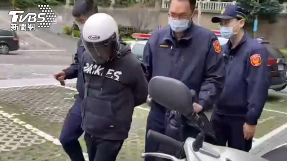 警方當天逮捕教唆行搶嫌犯。（圖／TVBS）