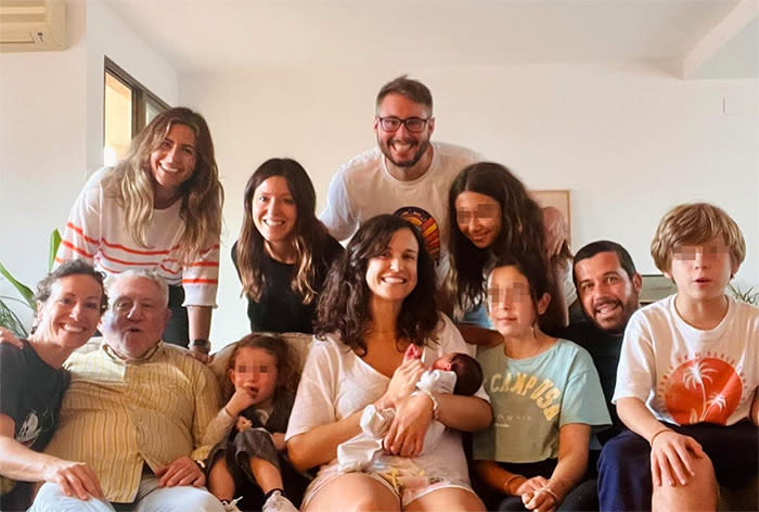 Nuria Roca con su familia