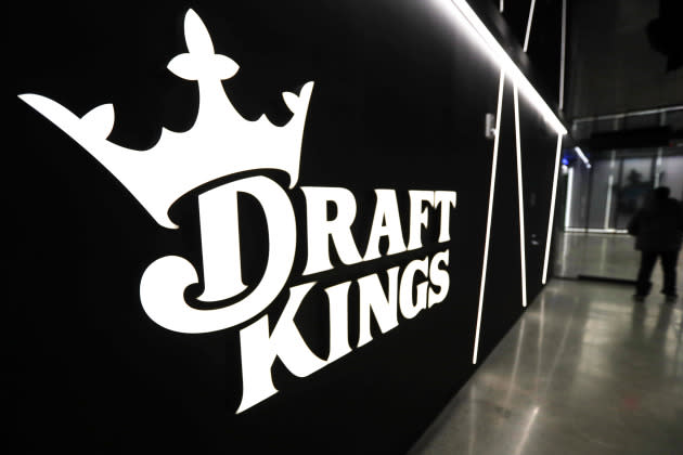 ESPN enters co-exclusive agreement with Caesars, DraftKings