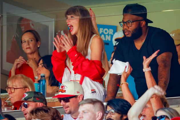 Taylor Swift Appears On 'Sunday Night Football': NBC Sports Calls On Carson  Daly To Explain Chiefs Vs Jets Game To Swifties – Deadline