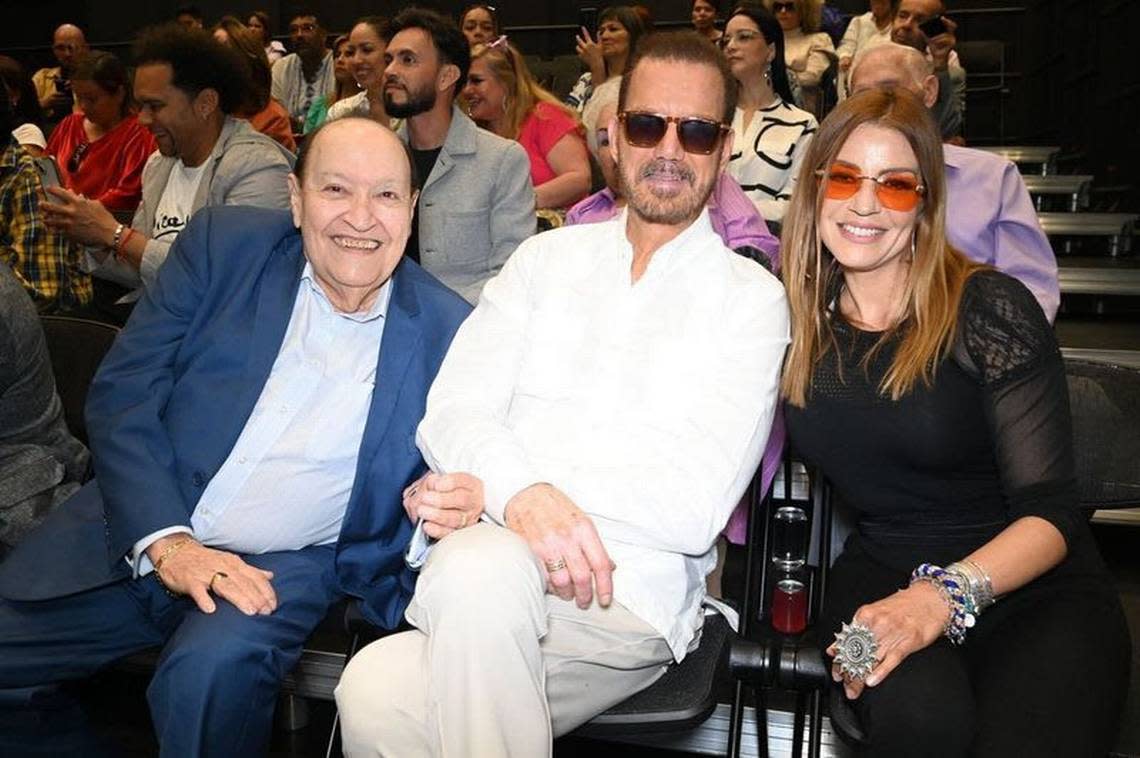 Roberto Torres, Willy Chirino and Lena Burke are some of the artists performing this weekend at the replica of the Tropicana cabaret at the Cuba Nostalgia fair.