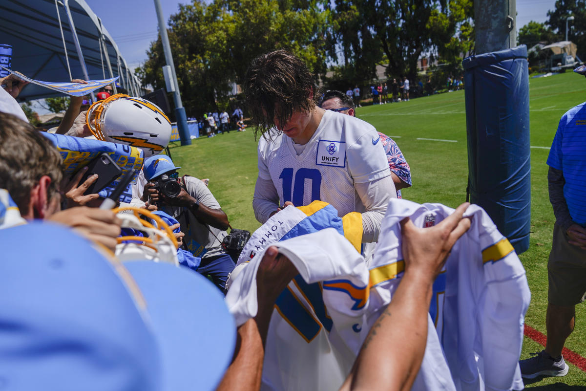 Chargers S Derwin James announces he will change the name on the back of  his jersey - Bolts From The Blue