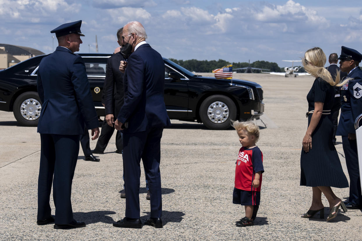 Joe Biden con su nieto menor (Al Drago/The New York Times)