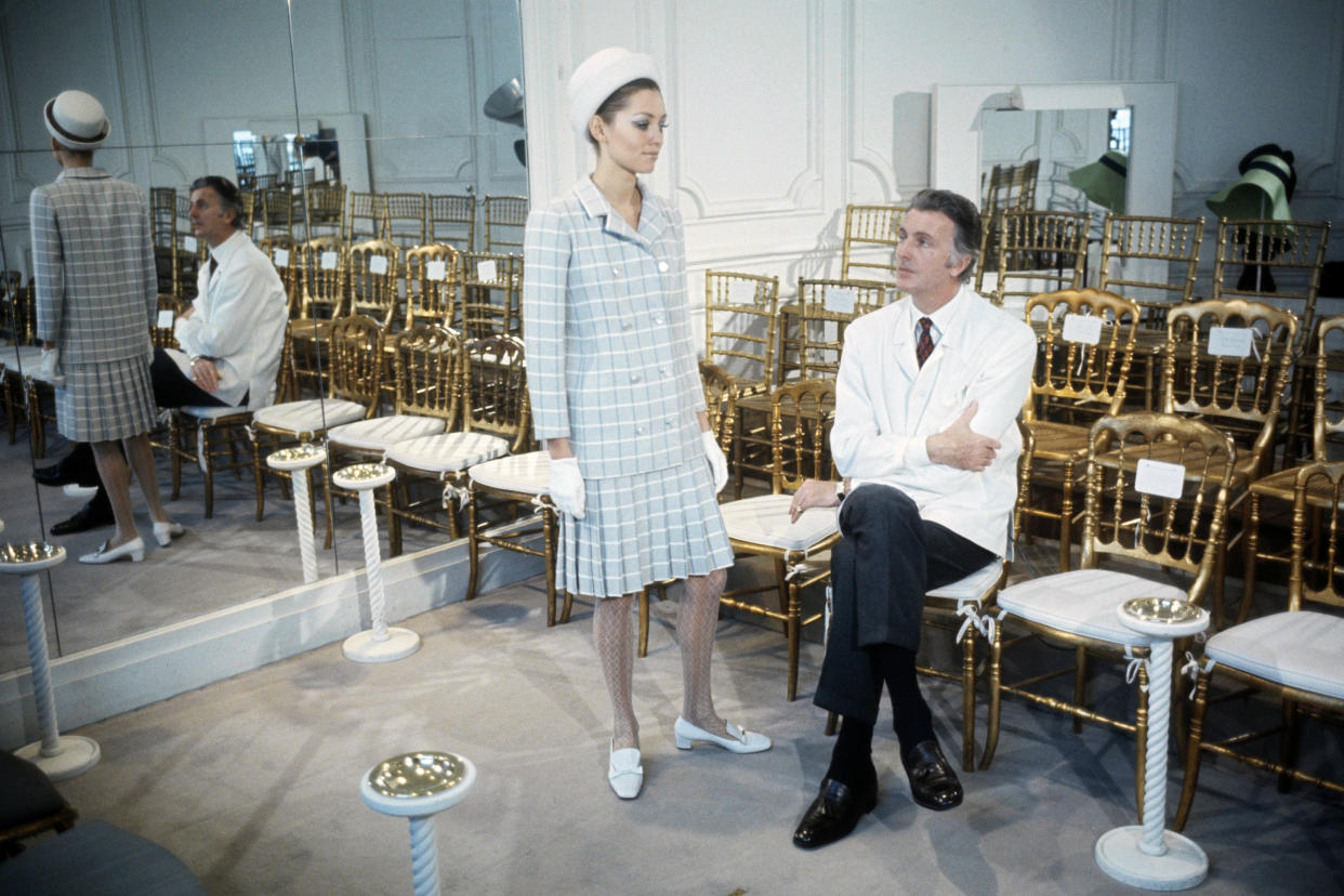 Hubert de Givenchy with a model wearing his design in 1969.&nbsp; (Photo: INA via Getty Images)