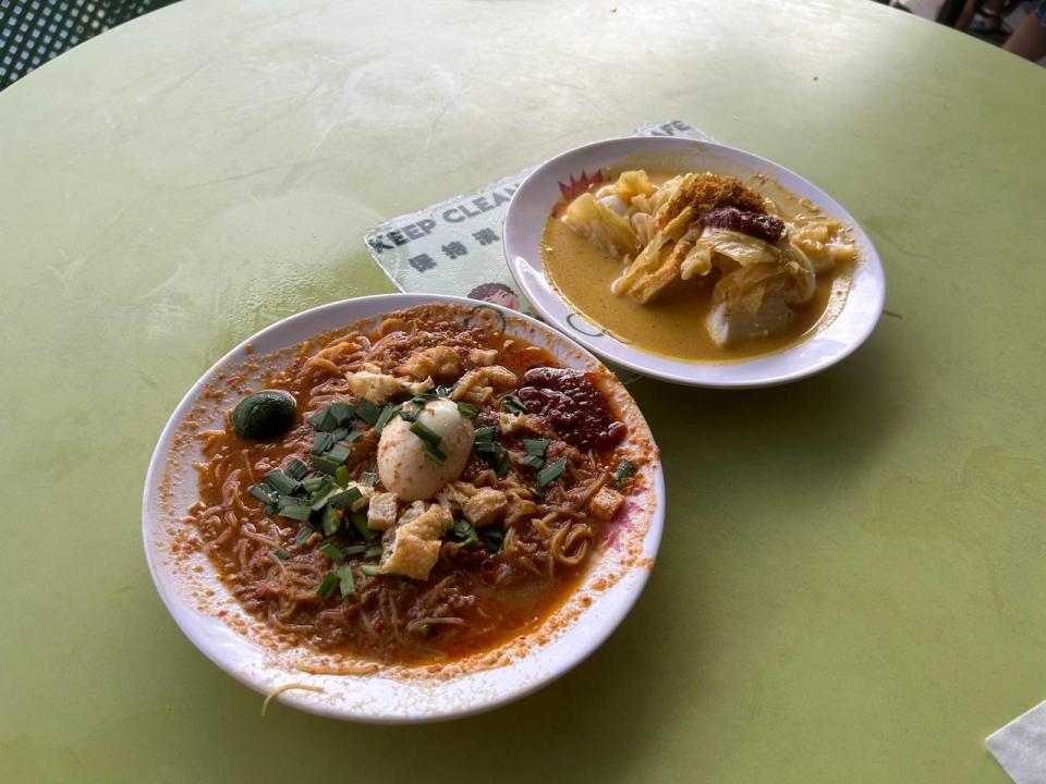 Aziz Jaffar Muslim Food - Mee Siam & Lontong