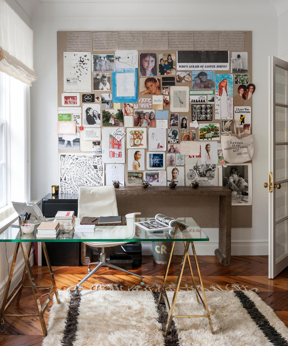 <p> A board covered in sketches and photos makes a lively wall display. Recreate this idea by covering a large cork pinboard. A wall of black-and-white photographs in simple frames makes a good backdrop in almost any scheme, while a large blackboard is fun for children – and adults – in a family-friendly study area. </p>