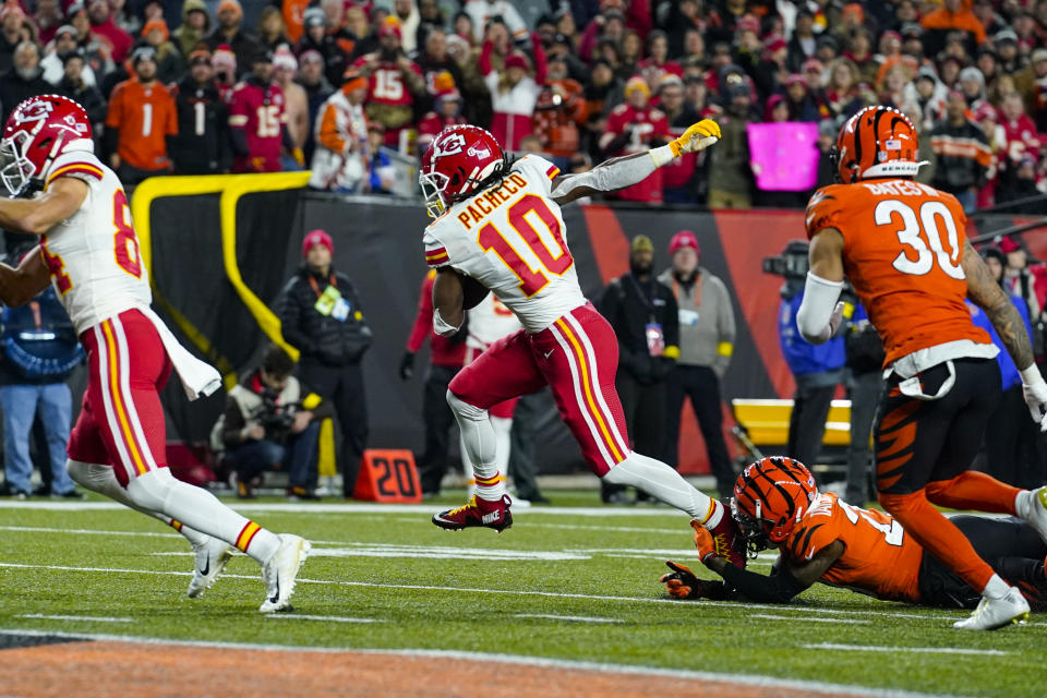 Kansas City Chiefs running back Isiah Pacheco (10) runs for a touchdown against the Cincinnati Bengals in the second half of an NFL football game in Cincinnati, Fla., Sunday, Dec. 4, 2022. (AP Photo/Jeff Dean)