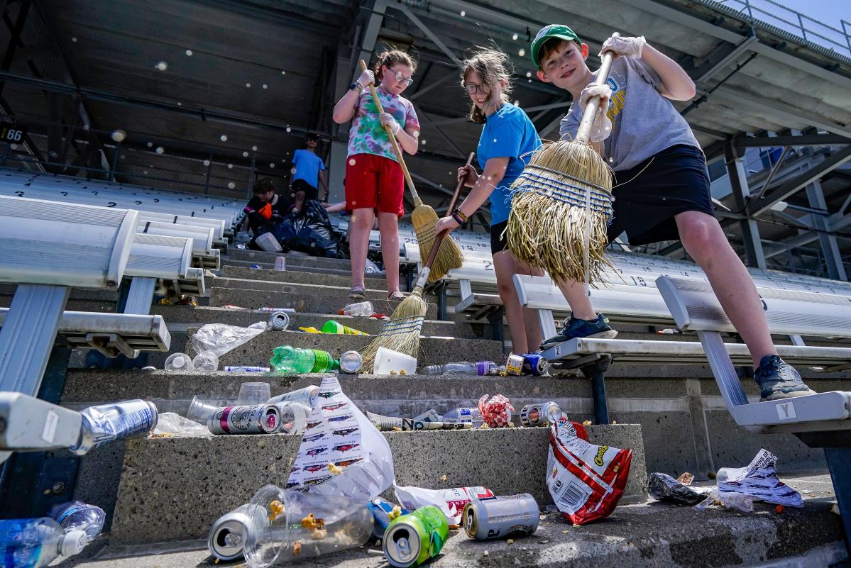 Trash into cash Indianapolis 500 cleanup offers odd finds, fundraising