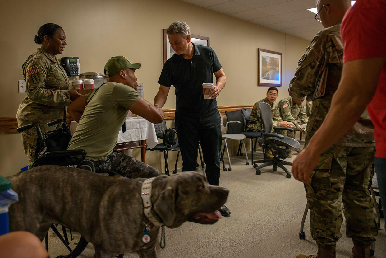 Gary Sinise meets with military members