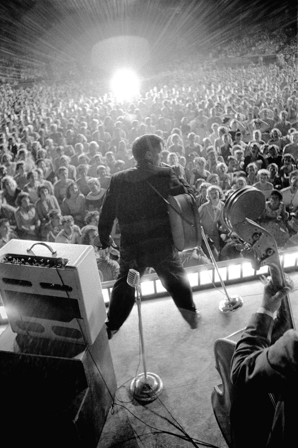 Starburst, Russwood Park, Memphis, Tennessee, 4 July 1956. A lucky accident, a flashbulb goes off in the crowd at the very moment the shutter of Wertheimer’s camera opens, creating a magnificent spray of backlight (Alfred Wertheimer/Taschen)