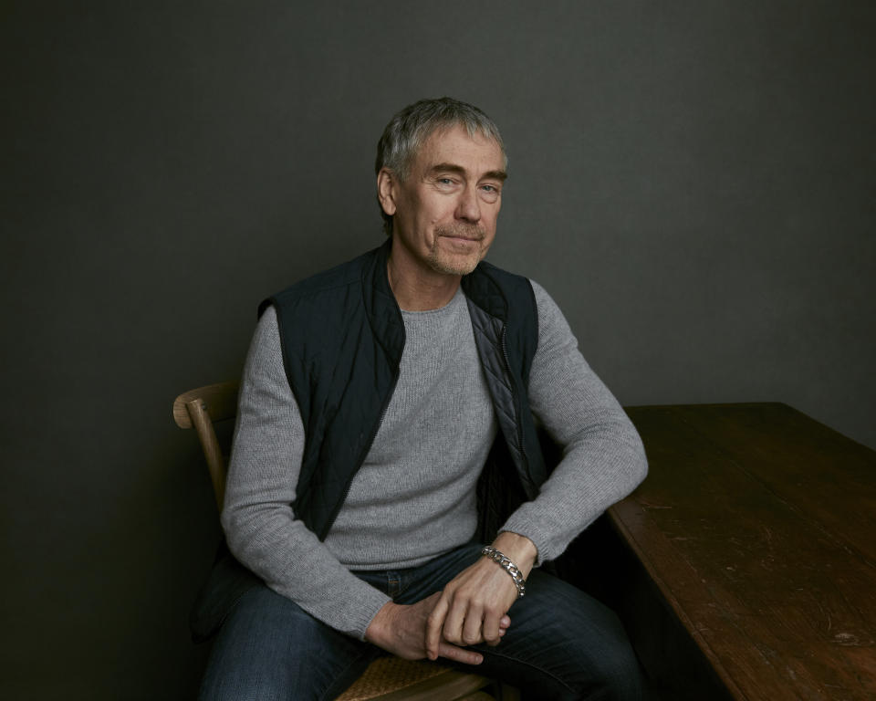 ARCHIVO - El guionista Tony Gilroy posa para promover el filme "Beirut", en The Music Lodge en el Festival de Cine de Sundance el 22 de enero de 2018, en Park City, Utah. Gilroy, creador, productor ejecutivo y guionista de "Andor" dijo que ya está en marcha el rodaje de la segunda temporada de la serie de Disney+. (Foto Taylor Jewell/Invision/AP)