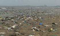 <p>Besonders die Ozeane leiden unter der Plastik-Plage: Etwa 150 Millionen Tonnen Plastikmüll befinden sich aktuell in den Weltmeeren, rund acht Millionen kommen jährlich dazu. Das ist gleichbedeutend mit einem Müllwagen, der pro Minute eine Ladung Müll ins Wasser kippt. Bis zum Jahr 2050 sollen es bereits zwei Ladungen Müll pro Minute sein. </p>