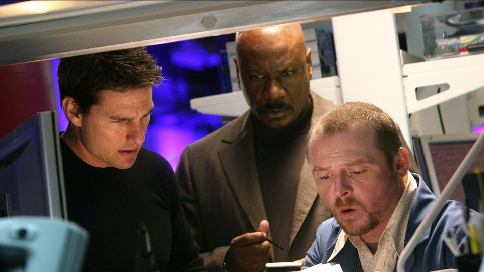 (Слева направо) Том Круз в роли Итана Ханта, Винг Рэймс в роли Лютера Стикелла и Саймон Пегг в роли Бенджамина 