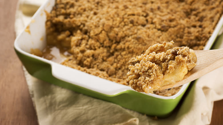 apple crisp in green pan