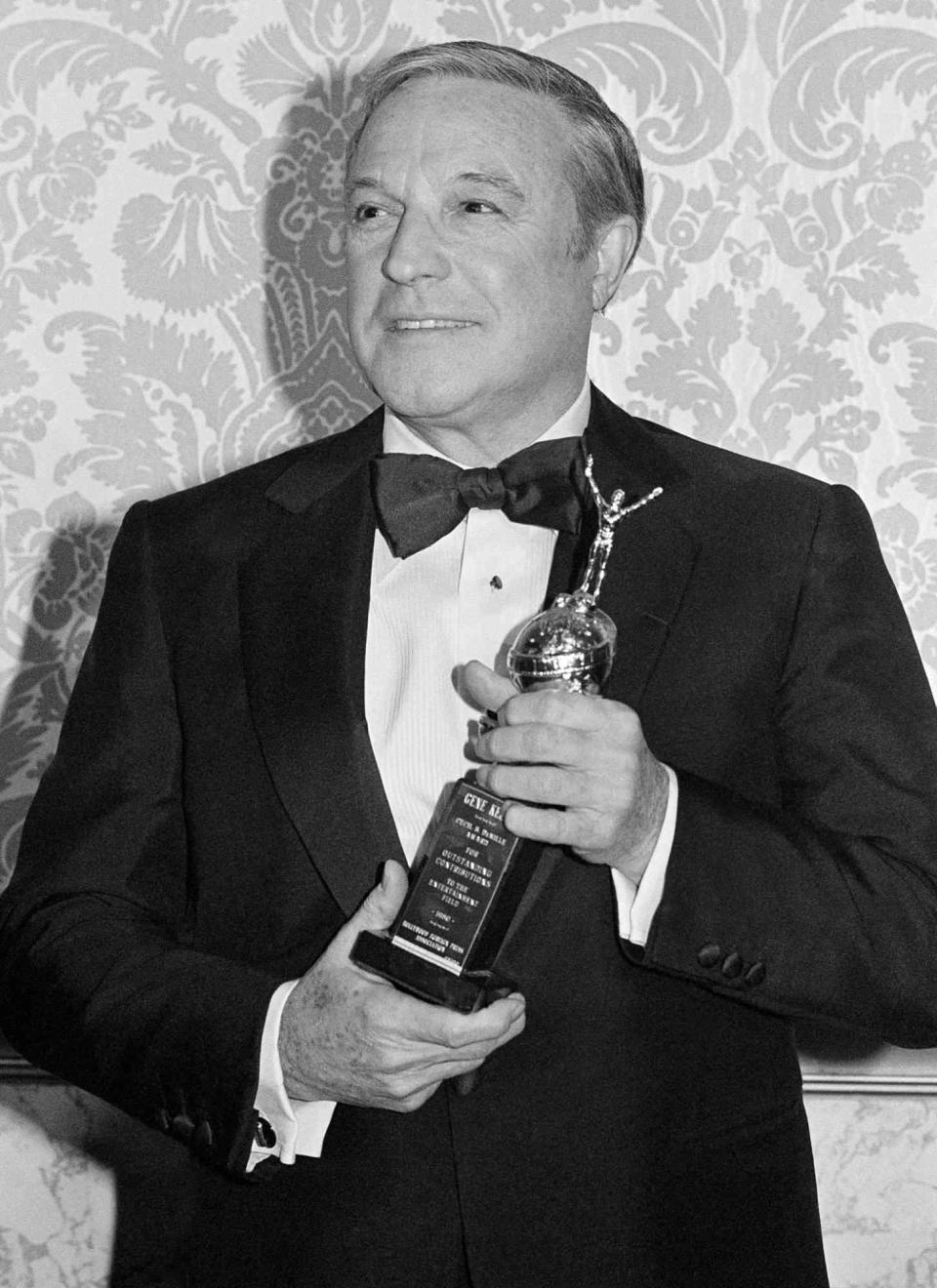 <p>Gene Kelly won the Cecil B. DeMille Award in 1981.</p>