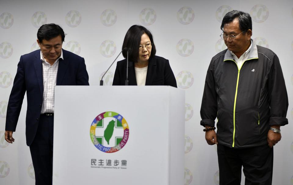 Taiwan President Tsai Ing-wen (C) speaks during a press conference at the headquarter of ruling Democratic Progressive Party (DPP) in Taipei on November 24, 2018. - Taiwan's ruling party took a huge hit in mid-term local elections on November 24, a significant blow to President Tsai Ing-wen, as the Beijing-friendly opposition made gains in the face of China's increasing pressure on the island. (Photo by SAM YEH / AFP)        (Photo credit should read SAM YEH/AFP/Getty Images)