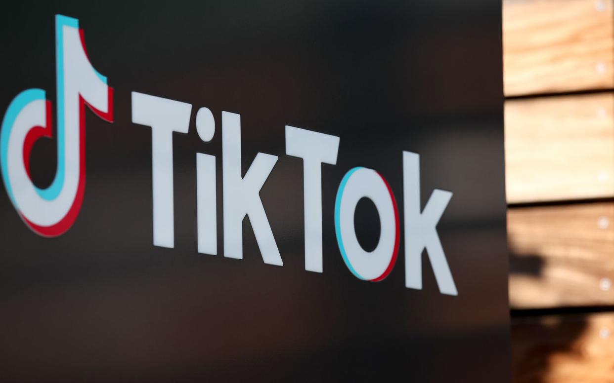 Ist die Videoplattform TikTok in den USA bald verboten? (Bild: Getty Images / Mario Tama)