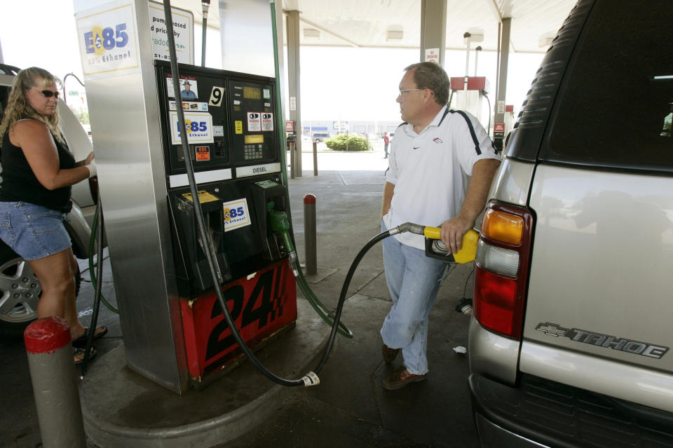 A man fills his 2002 Chevrolet Tahoe with E85 fuel, a blend of 85% denatured ethanol and gasoline at a gas station in Greeley, Colorado July 7, 2006. REUTERS/Rick Wilking