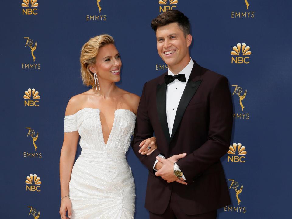 Scarlett Johansson Colin Jost emmys 2018