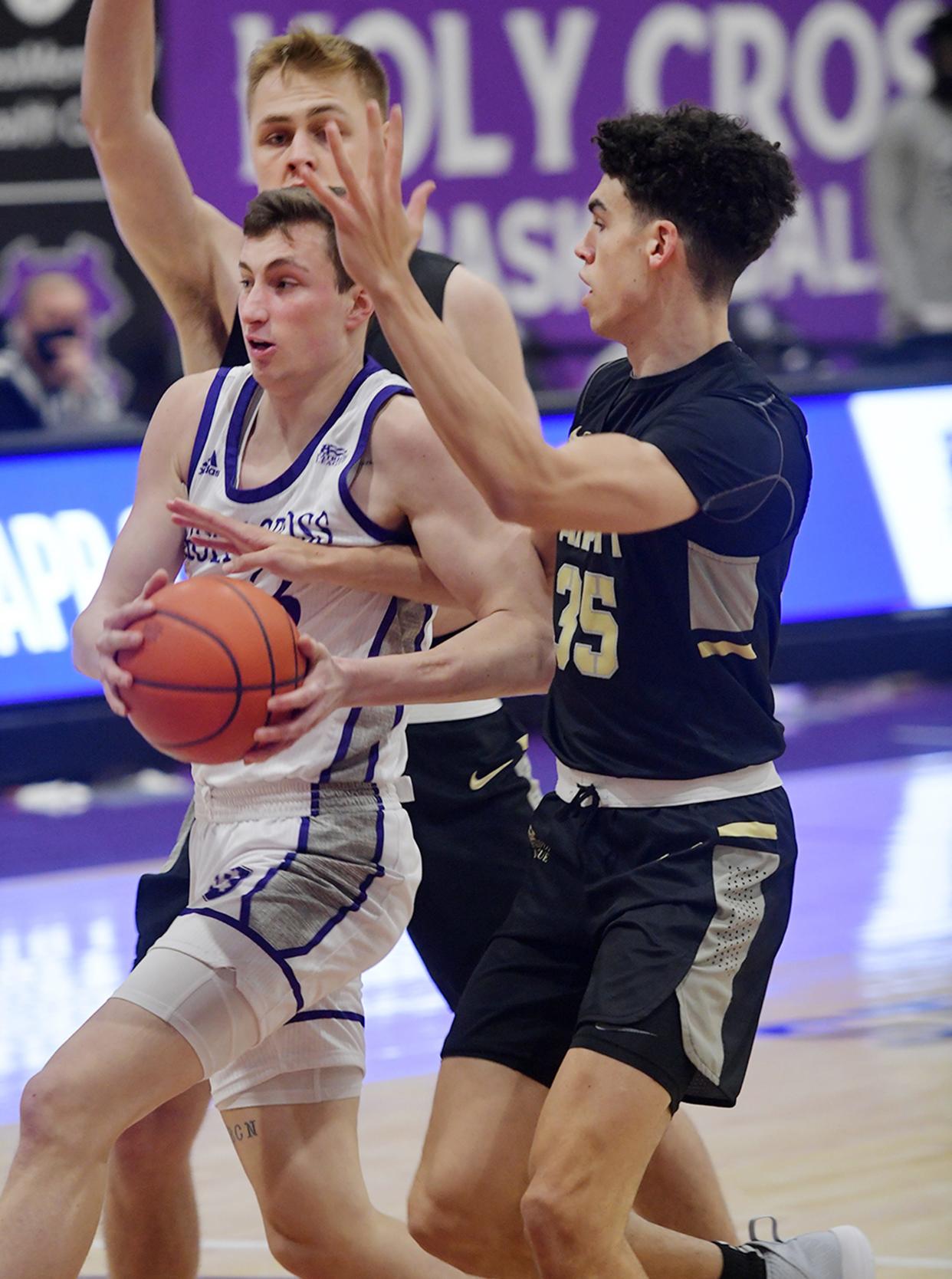 Judson Martindale, shown here in play last season, scored 15 points to lead Holy Cross in its Tuesday night loss at Quinnipiac.