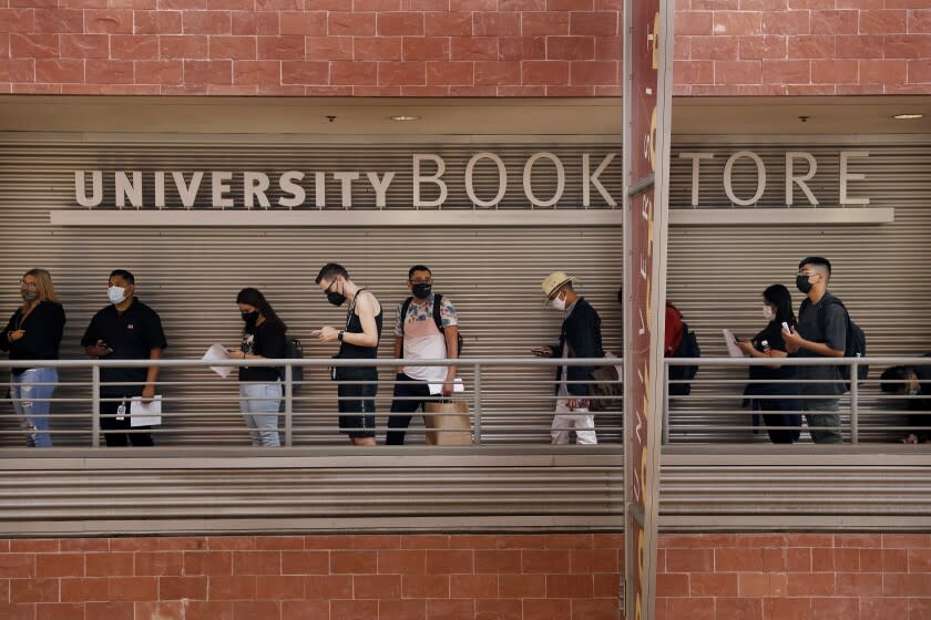 LOS ANGELES-CA-AUGUST 23, 2021: Students return to campus to attend in-person classes for the first time since Spring 2020 at Cal State LA on Monday, August 23, 2021. (Christina House / Los Angeles Times)