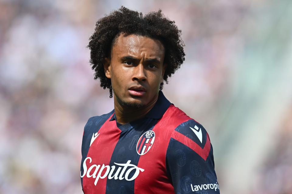 �� Bologna's Joshua Zirkzee 'arriving in the UK' to finalise Man Utd move