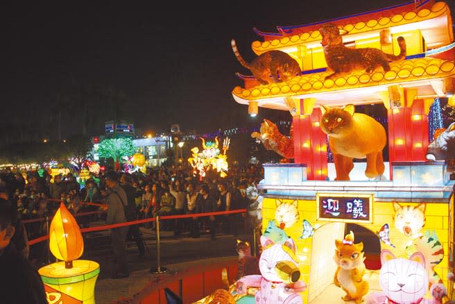 台南市議會燈展啟動，現場民眾座無虛席。（程炳璋攝）