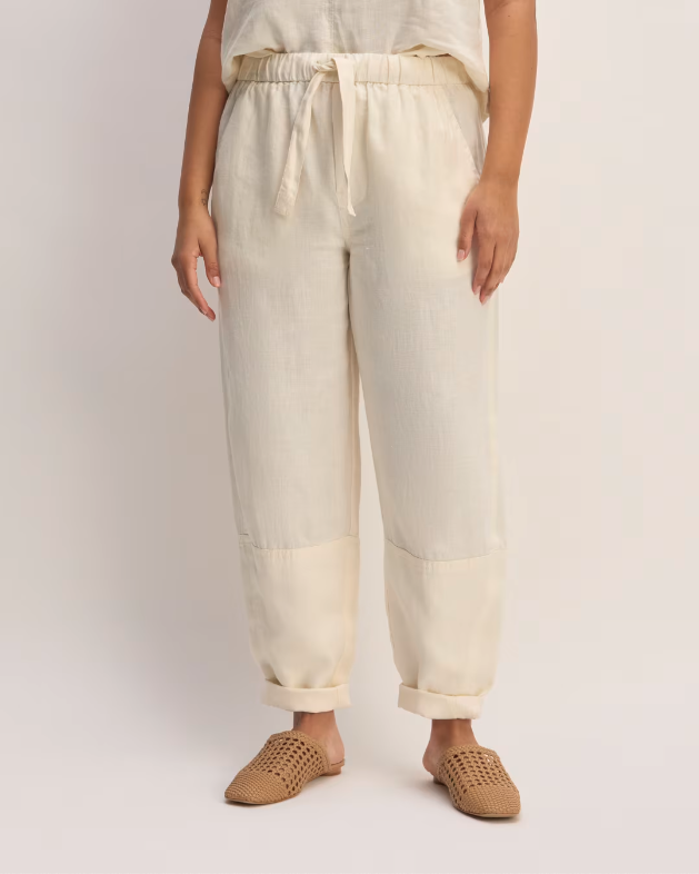 <p><a href="https://go.redirectingat.com?id=74968X1596630&url=https%3A%2F%2Fwww.everlane.com%2Fproducts%2Fwomens-linen-pull-on-barrel-pant-bone&sref=https%3A%2F%2Fwww.harpersbazaar.com%2Ffashion%2Ftrends%2Fg60398703%2Fbest-travel-pants-for-women%2F" rel="nofollow noopener" target="_blank" data-ylk="slk:Shop Now;elm:context_link;itc:0;sec:content-canvas" class="link ">Shop Now</a></p><p>Linen Pants</p><p>Everlane.com</p><p>$88.00</p><span class="copyright">Everlane</span>