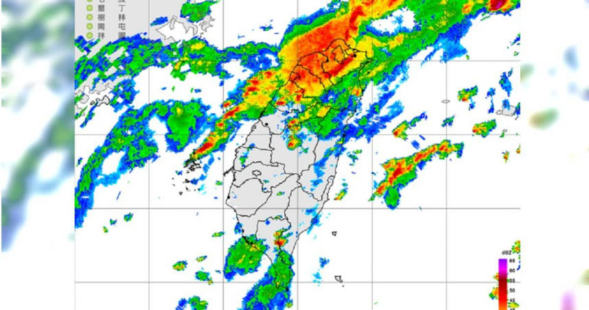 氣象局針對「臺北市、新北市、桃園市」發布大雷雨即時訊息。（圖／翻攝中央氣象局）
