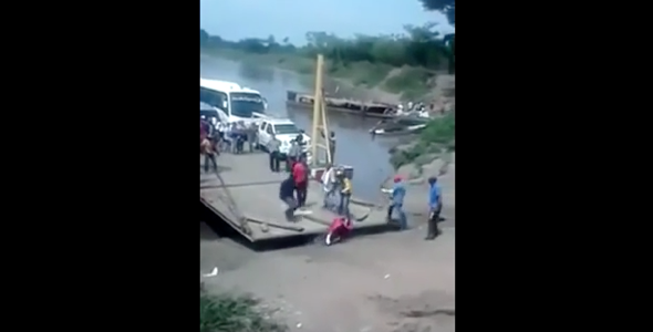 Man almost crushed getting off a ferry (video)