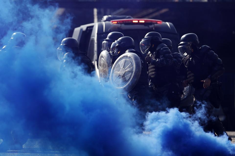 Riot police practise crowd control during a training session, with FBI agents, for troops providing security for the 2014 World Cup, in Rio de Janeiro