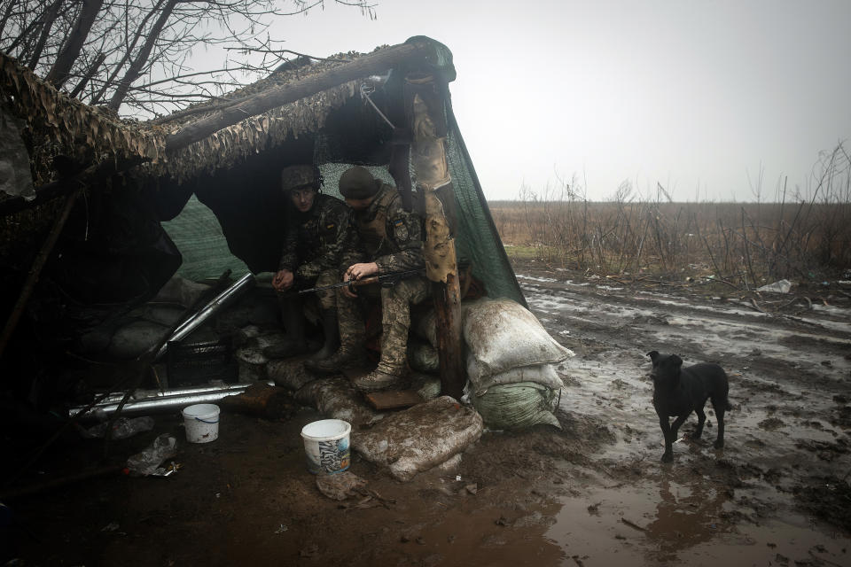 Nuevos reclutas de la Tercera Brigada de Asalto Separada del Ejército ucraniano participan en un entrenamiento en Kiev, Ucrania, el 22 de octubre de 2023. (Brendan Hoffman/The New York Times)