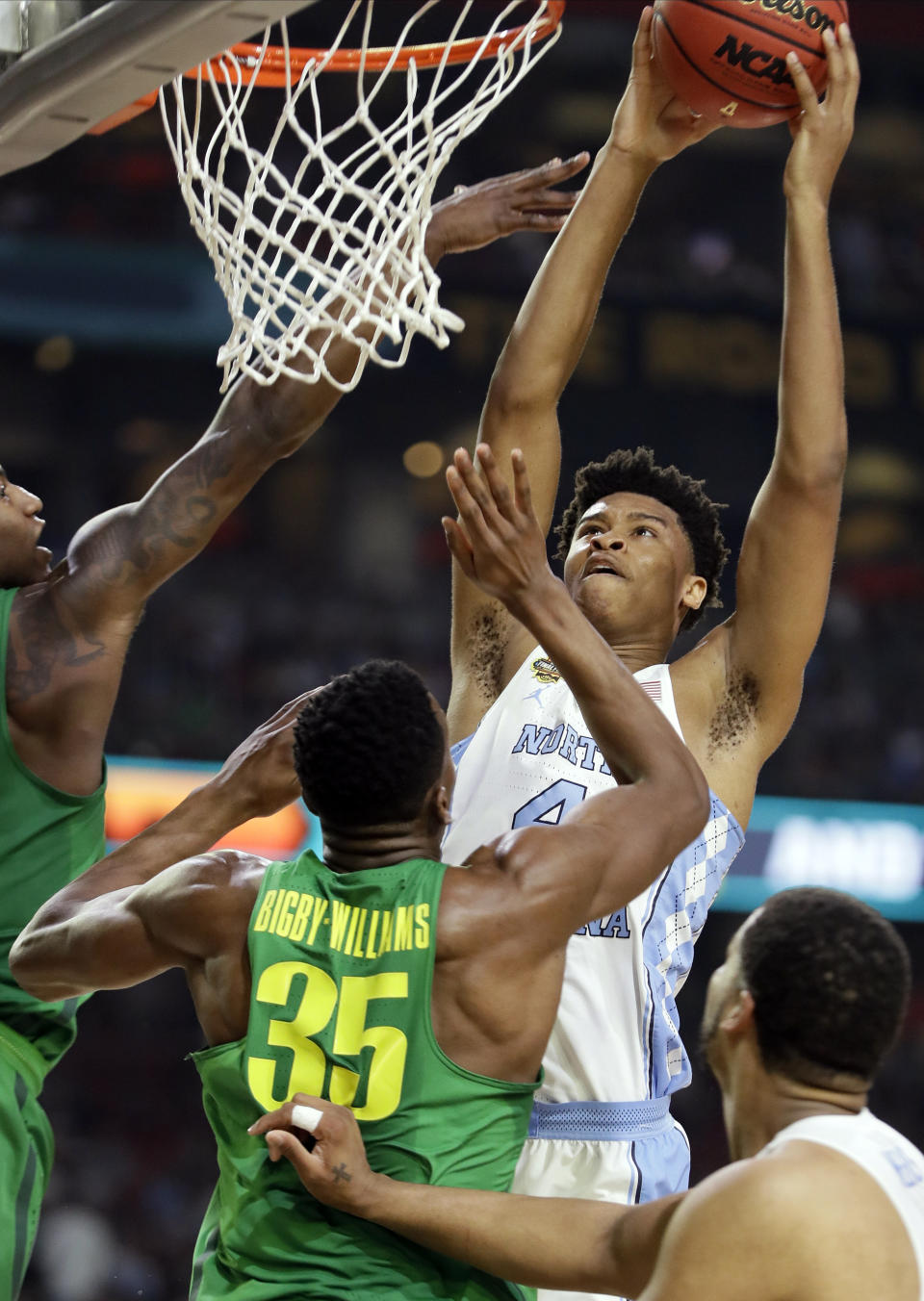 North Carolina's Isaiah Hicks (4) goes up for a basket against Oregon's Kavell Bigby-Williams (35) during the first half in the semifinals of the Final Four NCAA college basketball tournament, Saturday, April 1, 2017, in Glendale, Ariz. (AP Photo/Mark Humphrey)