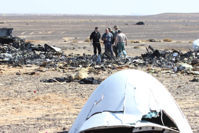 Russian officials at Russian airliner's crash site in Egypt