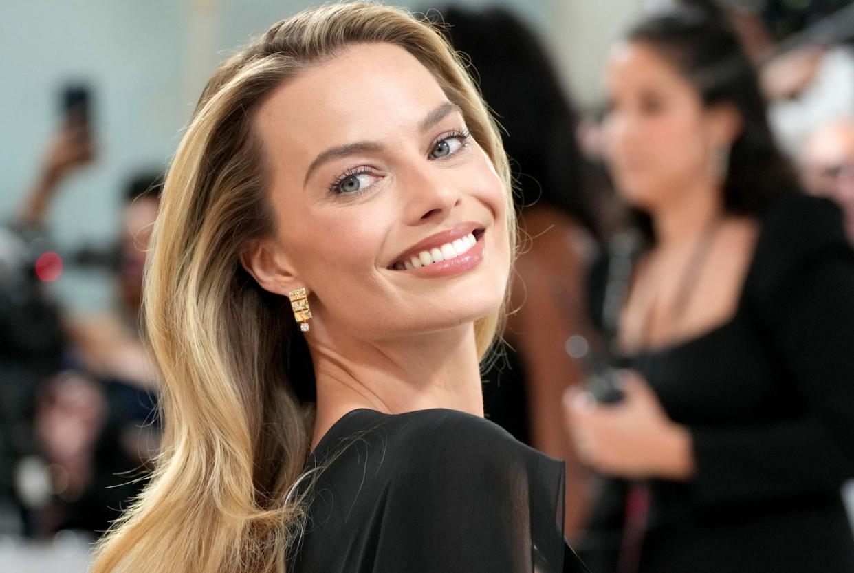 new york, new york may 01 margot robbie attends the 2023 met gala celebrating 