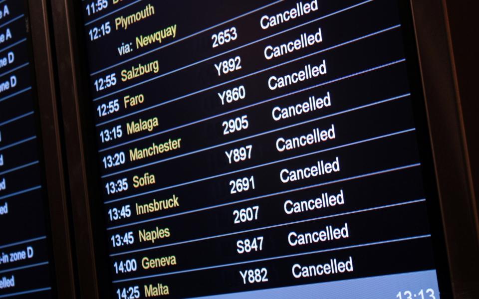 british airways easyjet ryanair strikes cancelled or delayed flight delayed - iStockphoto