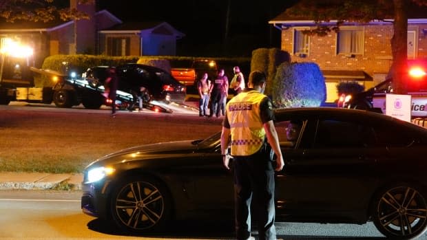 Quebec provincial police were stationed outside the venue, but did not issue tickets for the gathering. (Stéphane Grégoire/Radio-Canada - image credit)